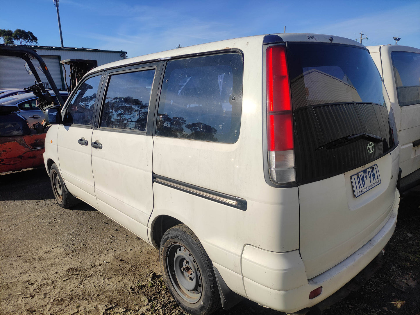 WRECKING TOYOTA SPACIA 2000 FOR QUALITY PARTS SHIPPING AUSTRALIA WDE