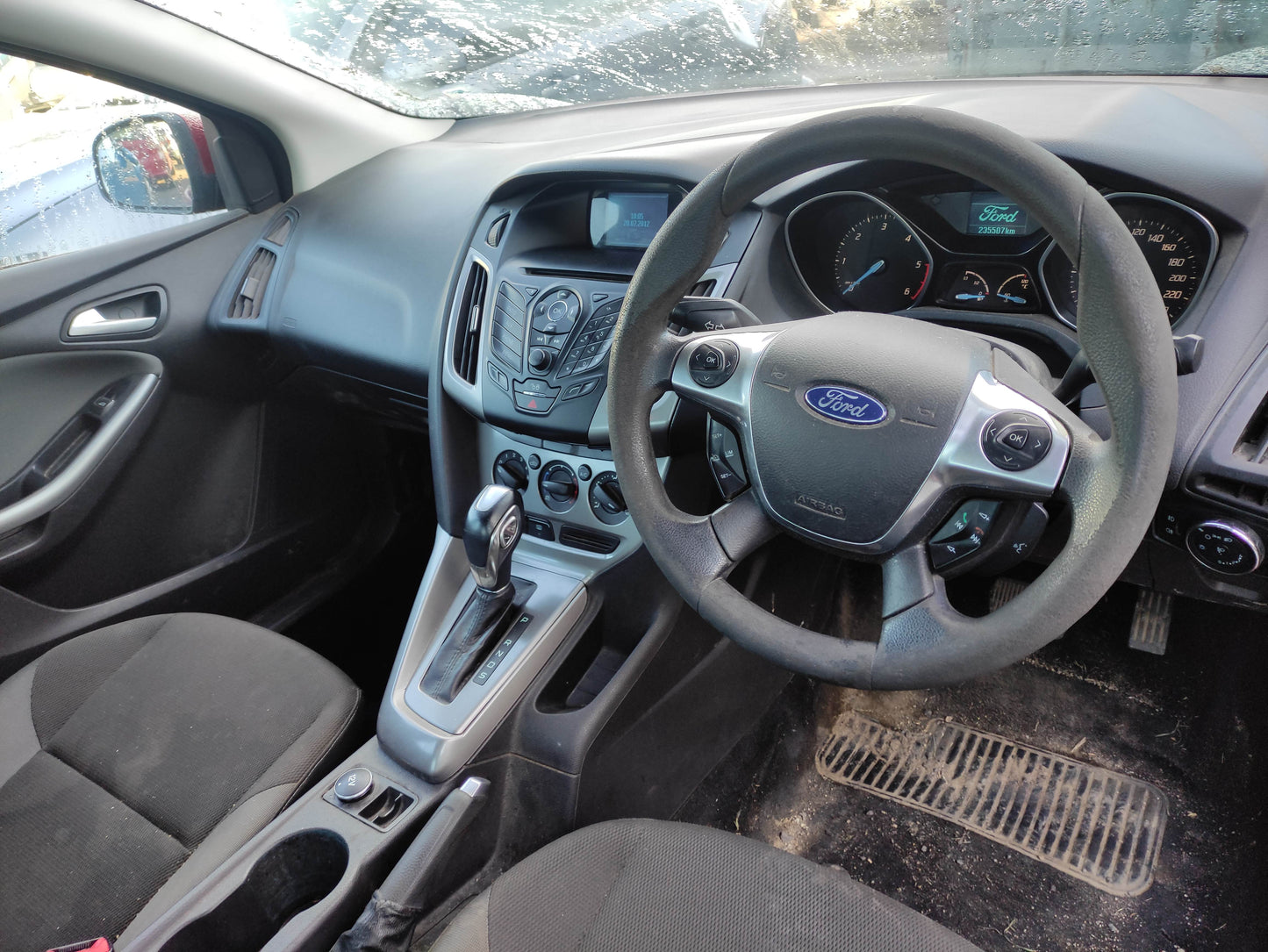 #702 FORD FOCUS  2011 FOR PARTS