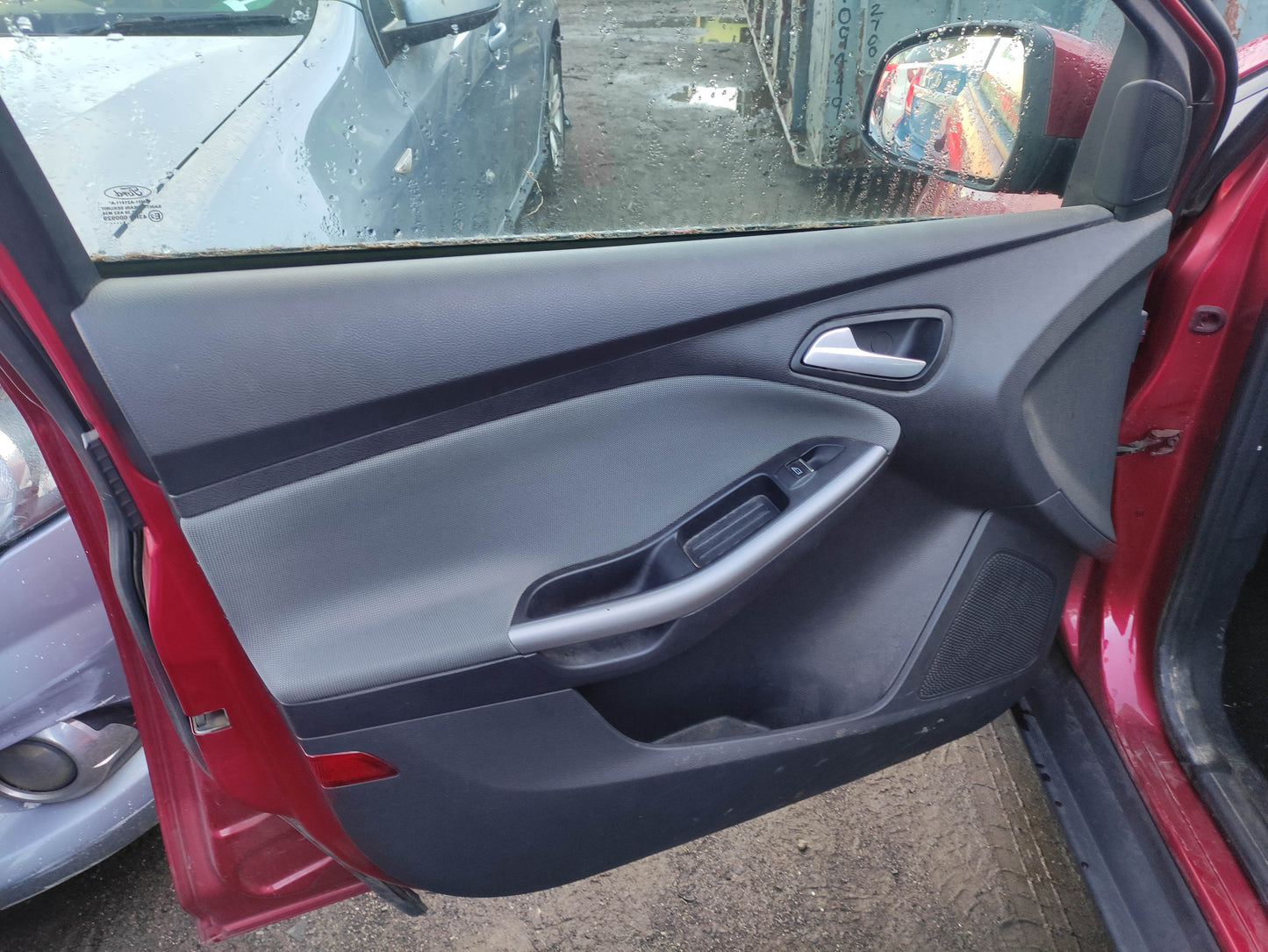#702 FORD FOCUS  2011 FOR PARTS