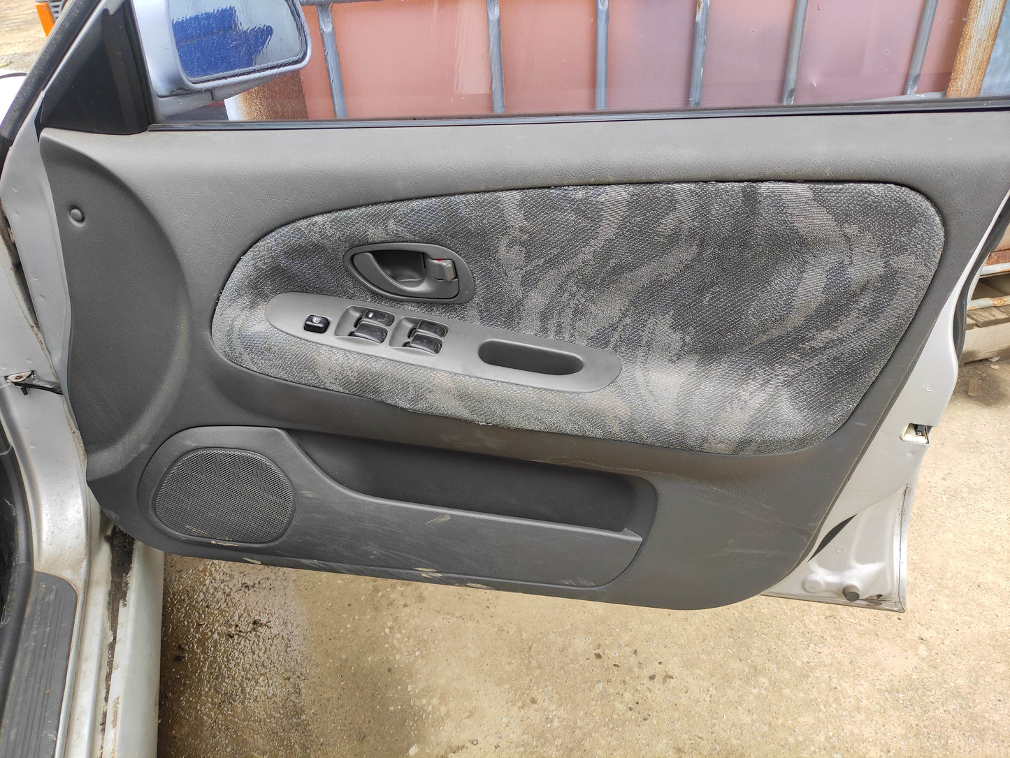 WRECKING MITSUBISHI LANCER  (PAINT RT) FITS 1995 TO 2003 [STOCK NO #620]