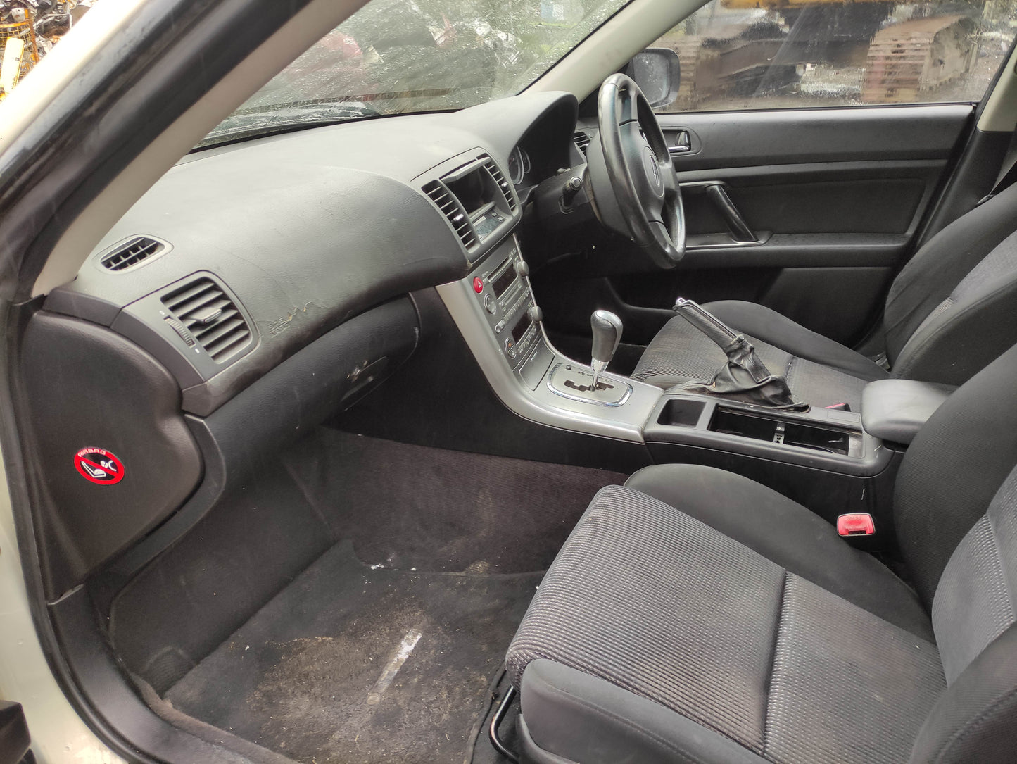 #677 SUBARU OUTBACK  2004 FOR PARTS