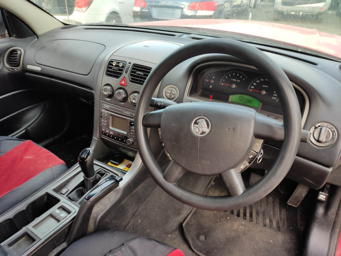 WRECKING HOLDEN CREWMAN VZ 2005 UTE RED- QUALITY PARTS AVAILABLE [SHIPING AUSTRALIA WIDE