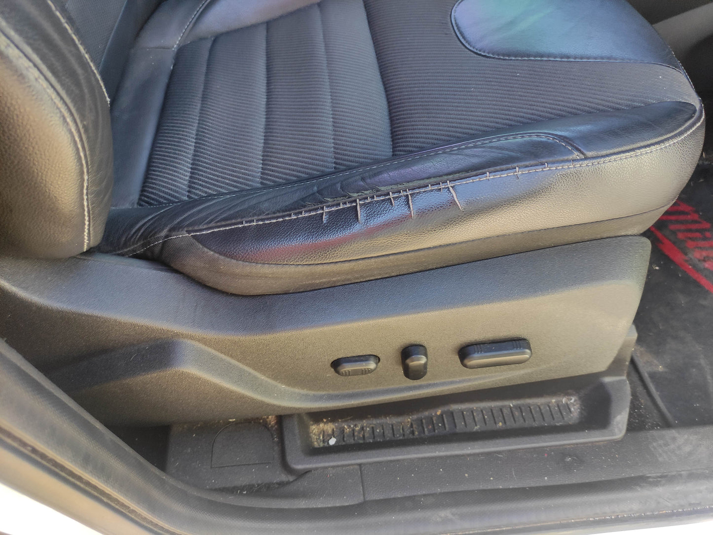 #564 FORD KUGA TF FITS 2013 FOR PARTS