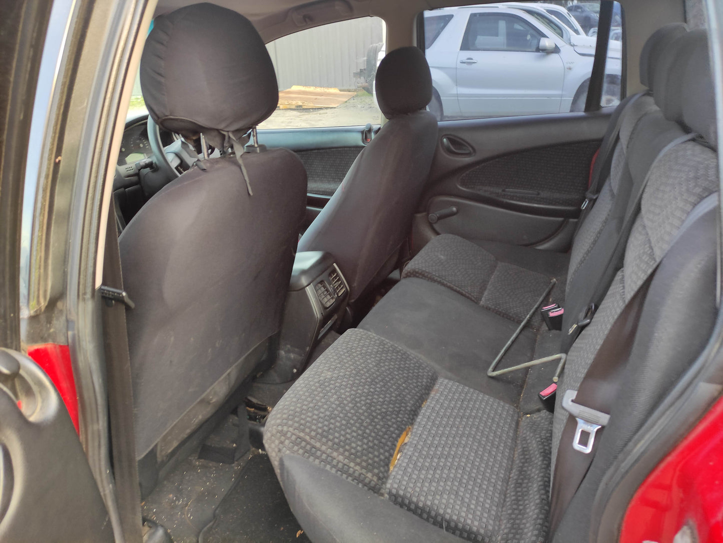 WRECKING HOLDEN CREWMAN VZ 2005 UTE RED- QUALITY PARTS AVAILABLE [SHIPING AUSTRALIA WIDE