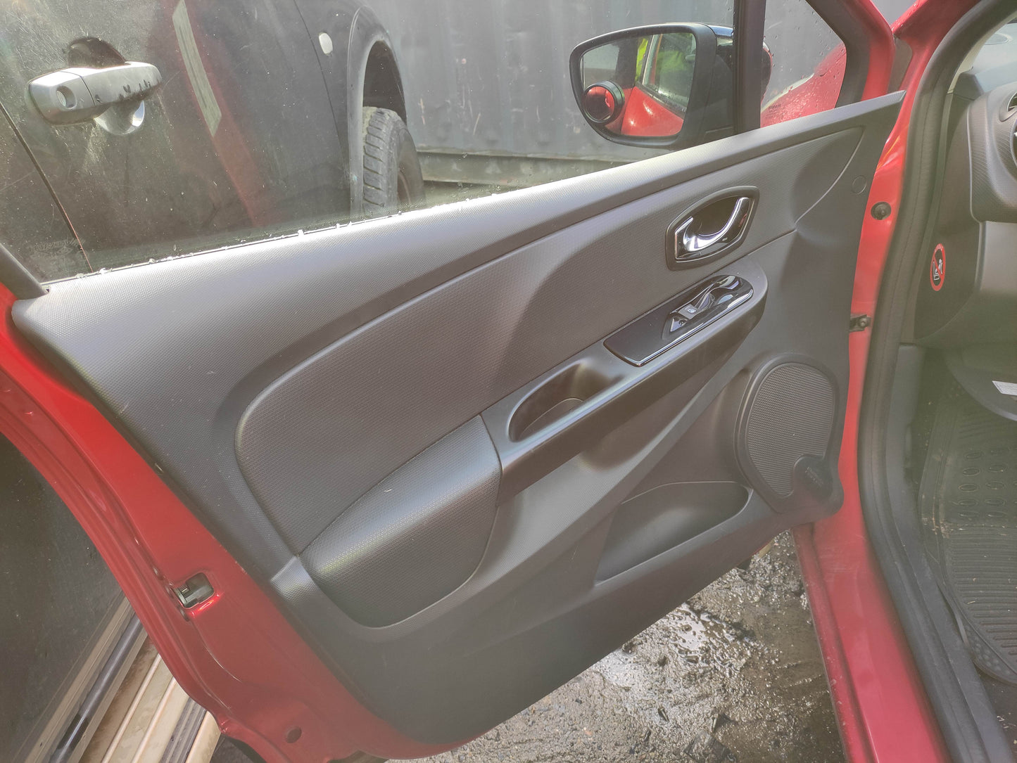 #693 RENAULT CLIO 2014 FOR PARTS