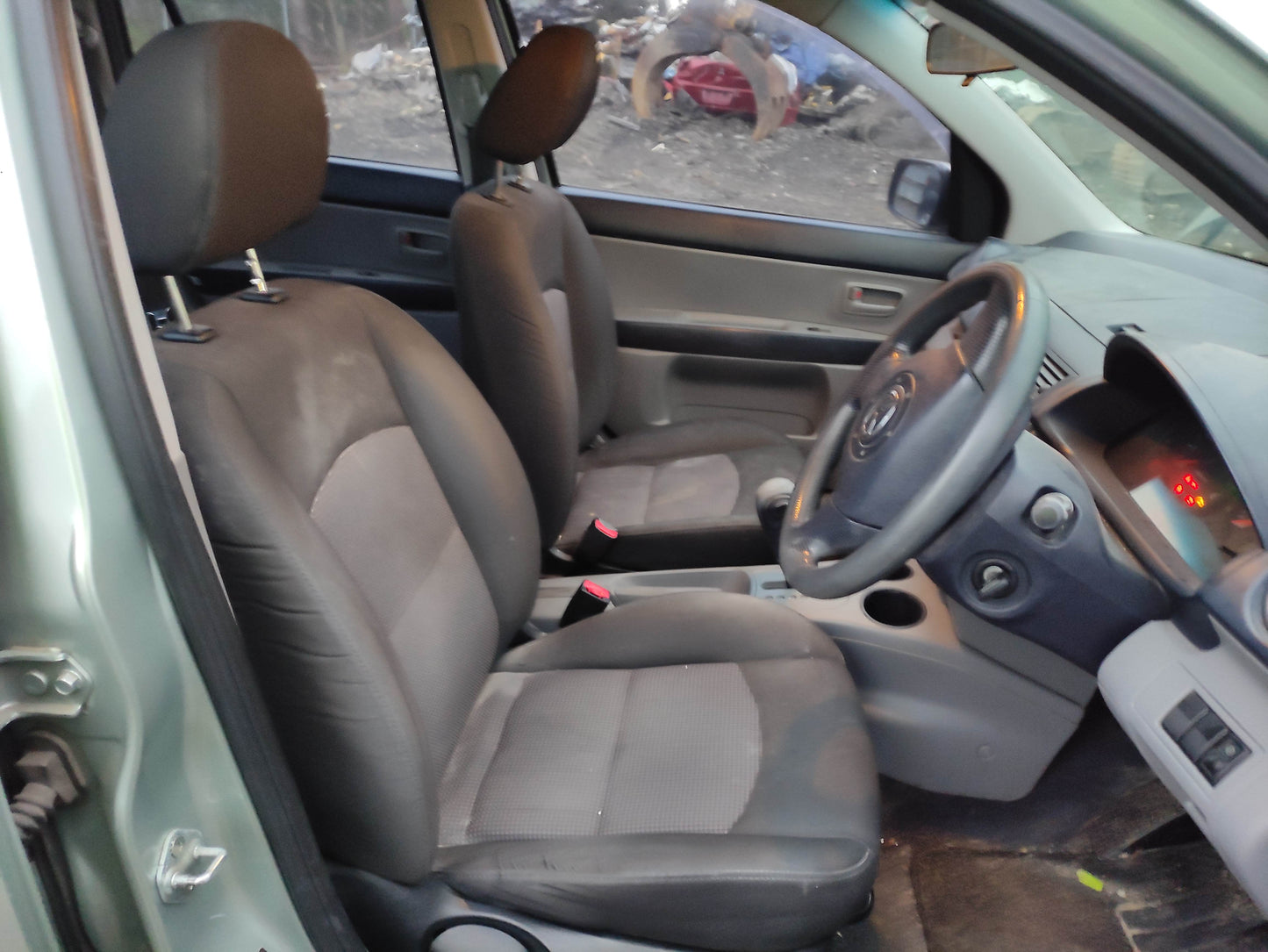 #678 MAZDA 2 2005 FOR PARTS