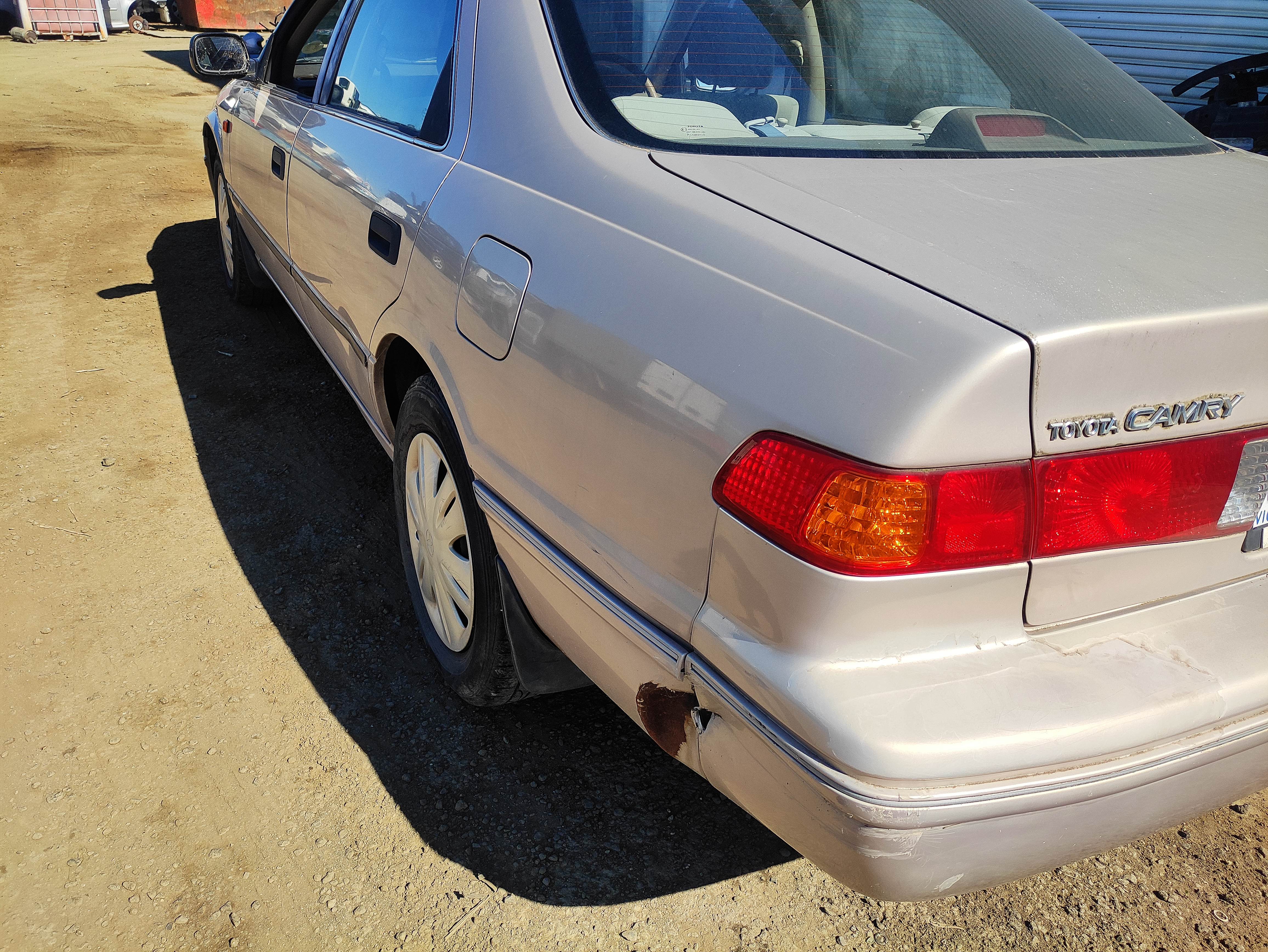 #562 TOYOTA CAMRY 2001 FOR PARTS