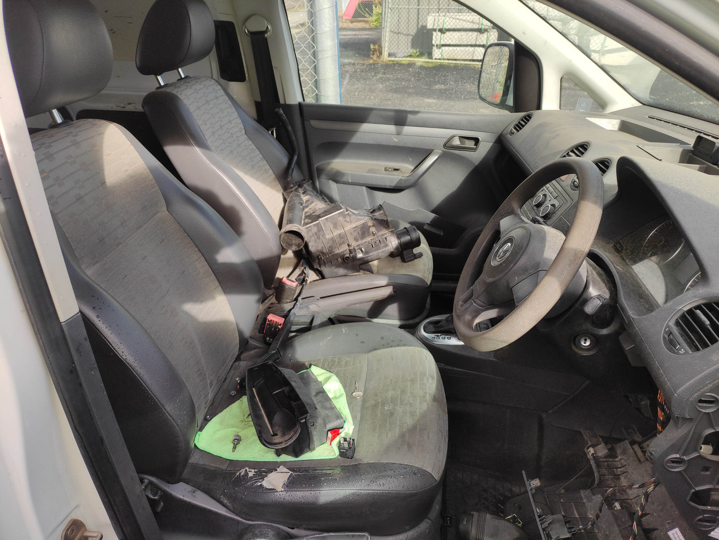 #690 VOLKSWAGEN CADDY 2004 TO 2006 FOR PARTS