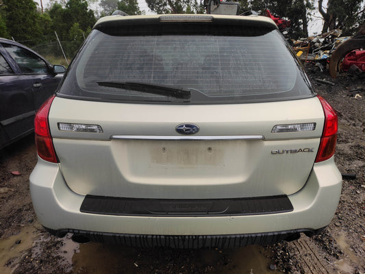 #677 SUBARU OUTBACK  2004 FOR PARTS