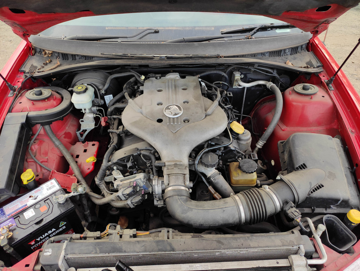 WRECKING HOLDEN CREWMAN VZ 2005 UTE RED- QUALITY PARTS AVAILABLE [SHIPING AUSTRALIA WIDE