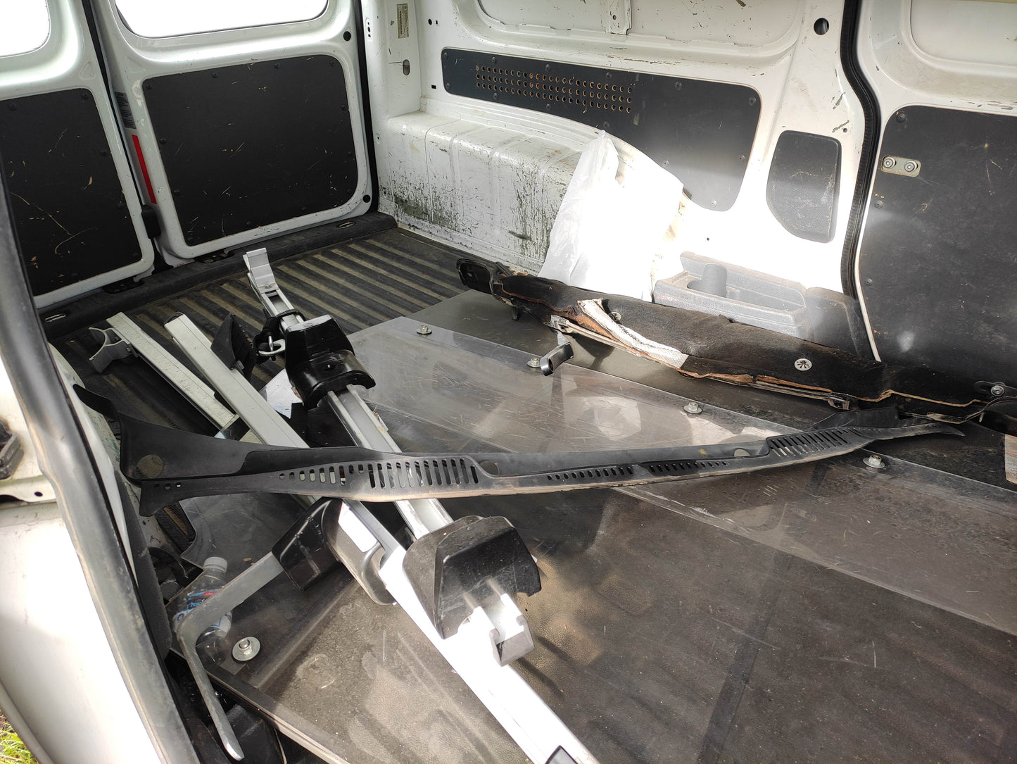 #690 VOLKSWAGEN CADDY 2004 TO 2006 FOR PARTS