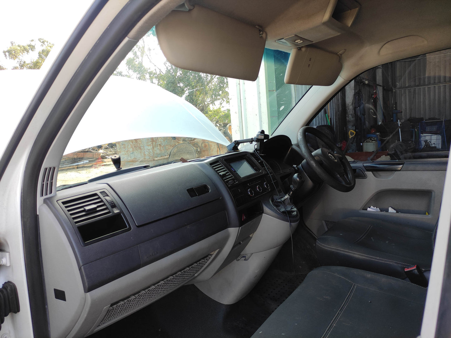 WRECKING VOLKSWAGEN KOMBI,TRANSPORTER (2010) FOR QUALITY PARTS SHIPPING AUSTRALIA WIDE