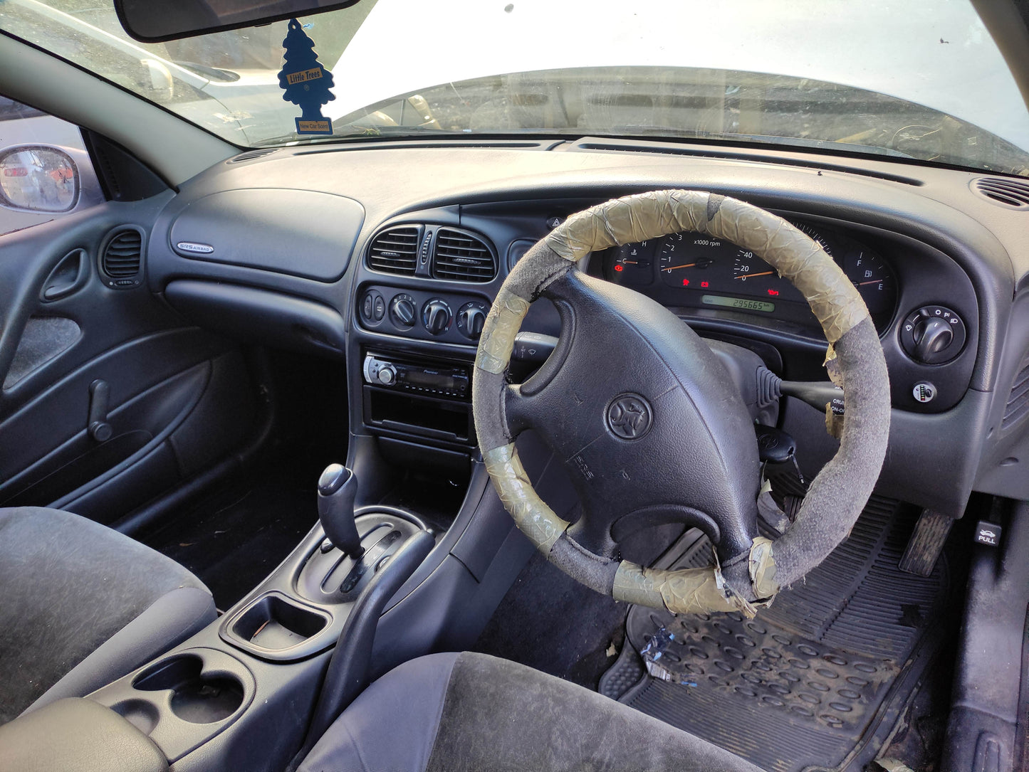 #689 HOLDEN COMMODORE 1997 FOR PARTS