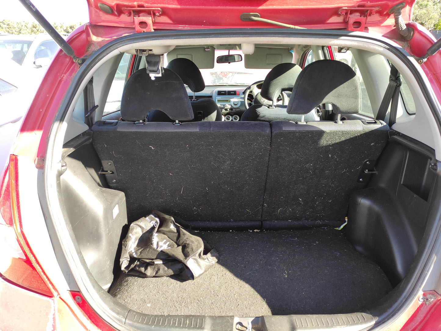 WRECKING HONDA JAZZ  (2005) FOR QUALIY PARTS SHIPPING AUSTRALIA WIDE