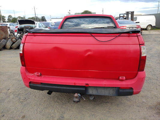 WRECKING HOLDEN CREWMAN VZ 2005 UTE RED- QUALITY PARTS AVAILABLE [SHIPING AUSTRALIA WIDE