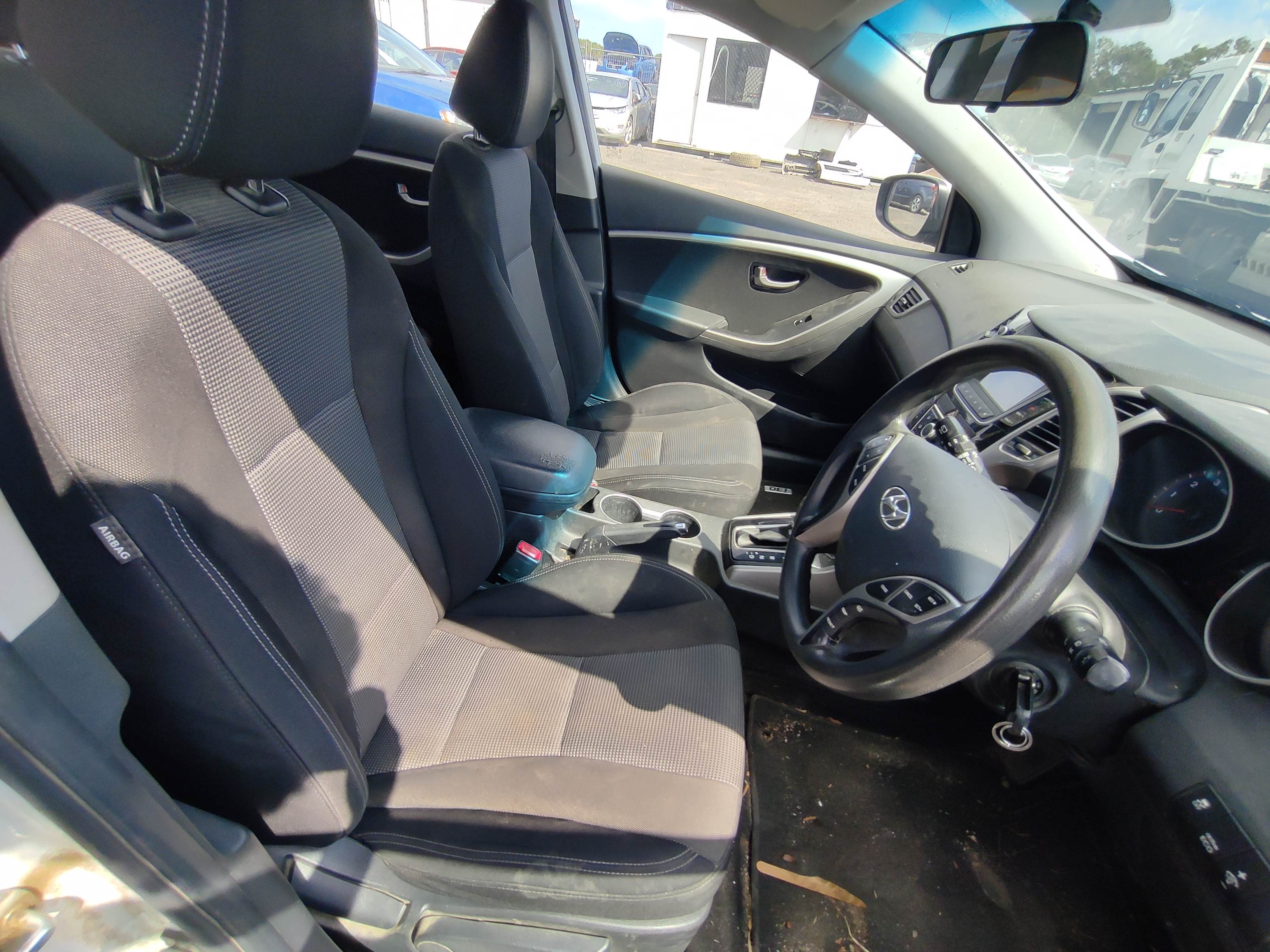 #617 HYUNDAI i30 2013 FOR PARTS