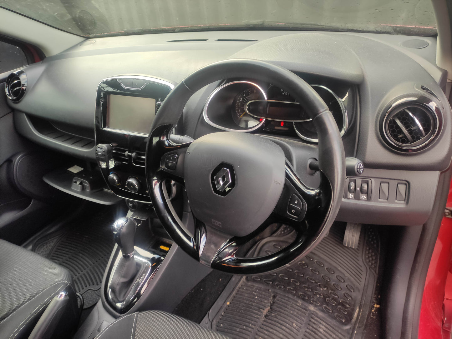 #693 RENAULT CLIO 2014 FOR PARTS