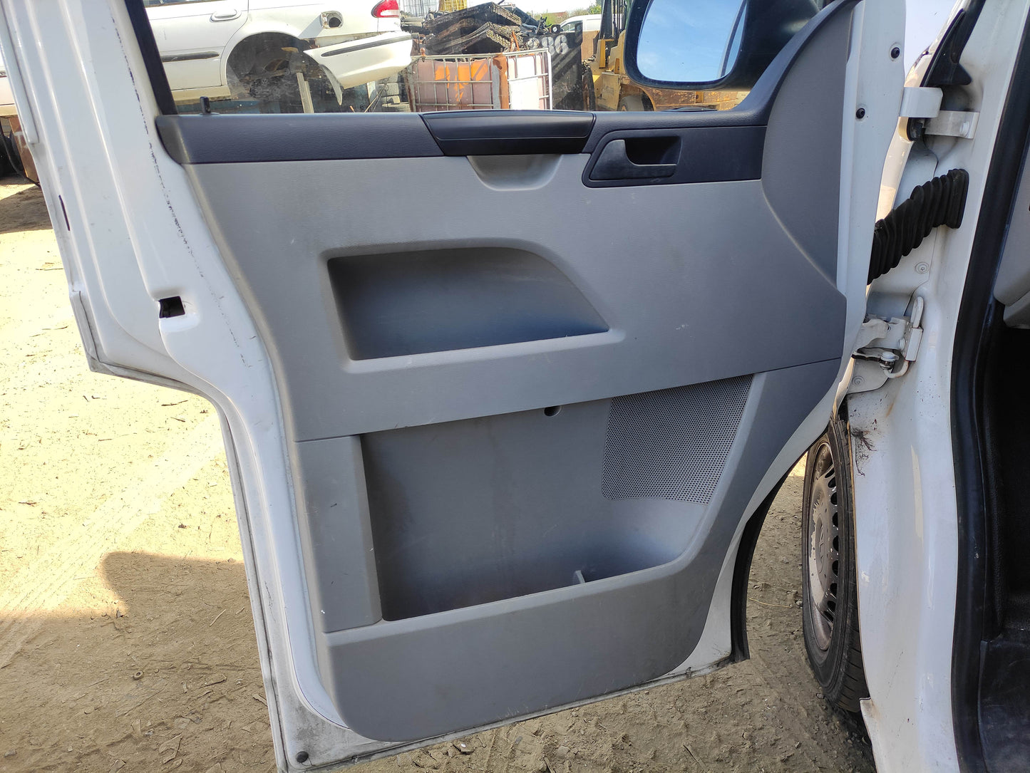 WRECKING VOLKSWAGEN KOMBI,TRANSPORTER (2010) FOR QUALITY PARTS SHIPPING AUSTRALIA WIDE