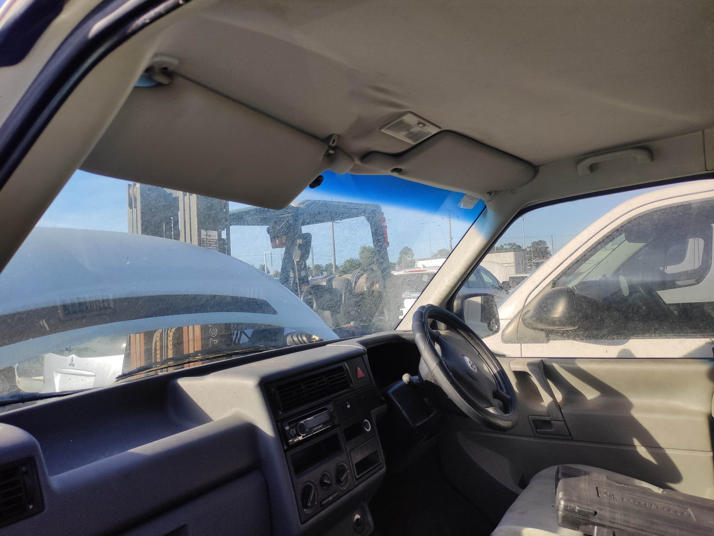 WRECKING VOLKSWAGEN CARAVELLE,TRANSPORTER 2001 FOR QUALITY PARTS SHIPPING AUSTRALIA WIDE