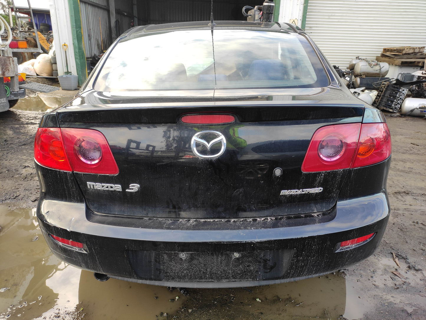 #688 MAZDA 3 2005 FOR PARTS