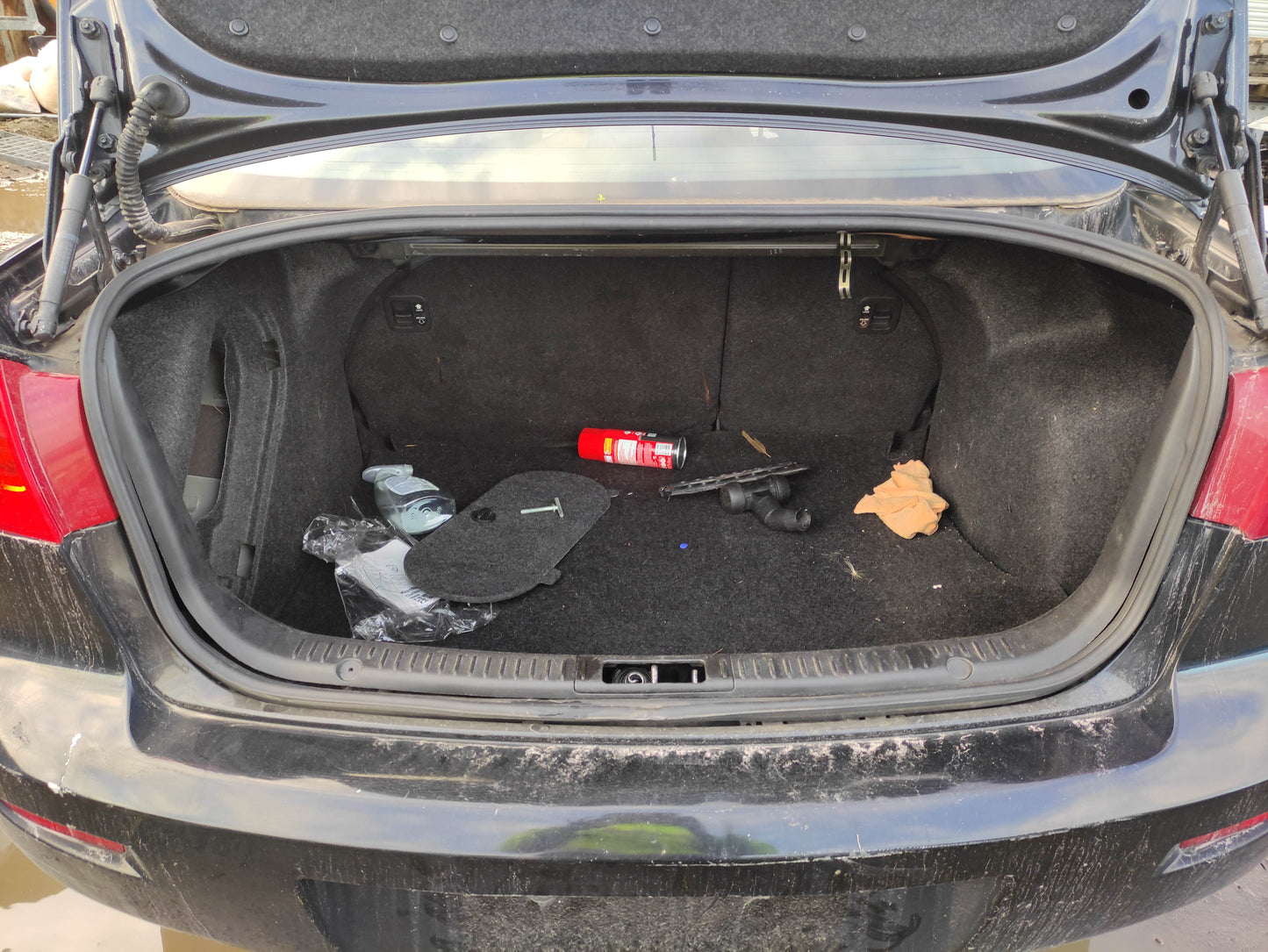 #688 MAZDA 3 2005 FOR PARTS
