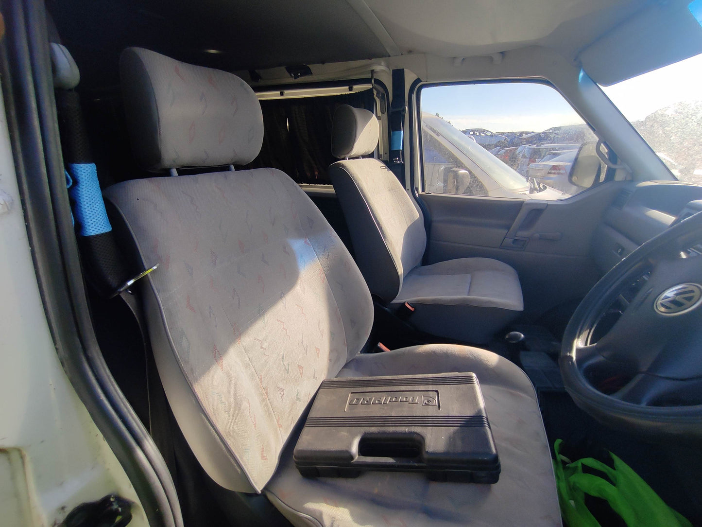 WRECKING VOLKSWAGEN CARAVELLE,TRANSPORTER 2001 FOR QUALITY PARTS SHIPPING AUSTRALIA WIDE